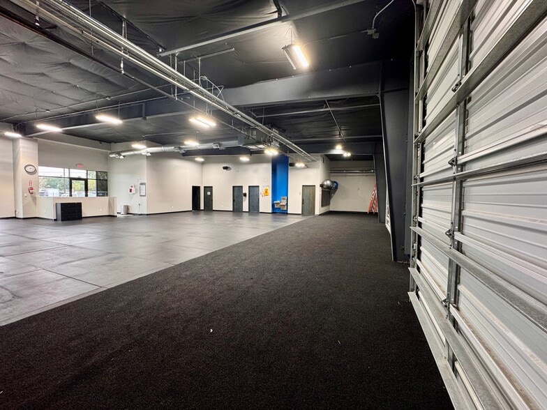 More Photos Of 16726 Huffmeister Rd, Cypress Freestanding For Lease