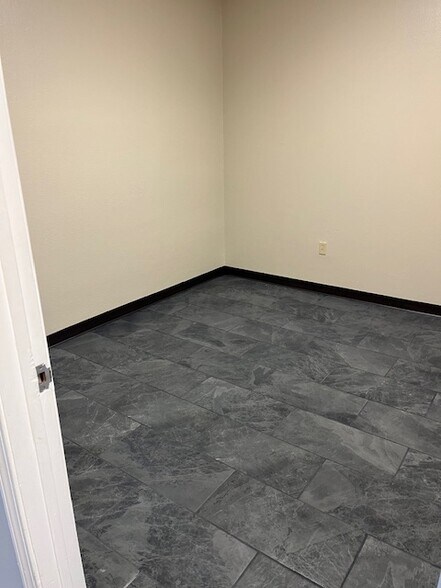 More Photos Of 11601 Pellicano Dr, El Paso Unknown For Lease