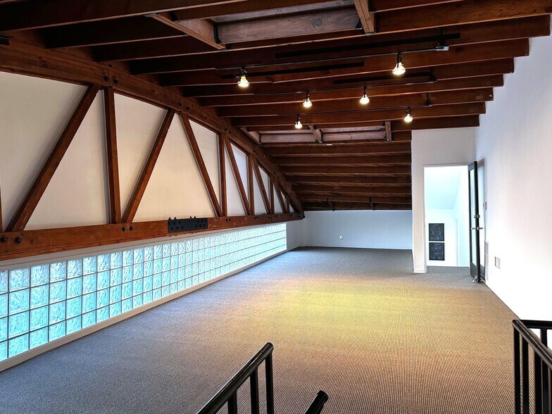More Photos Of 6819 West Blvd, Inglewood Warehouse For Lease