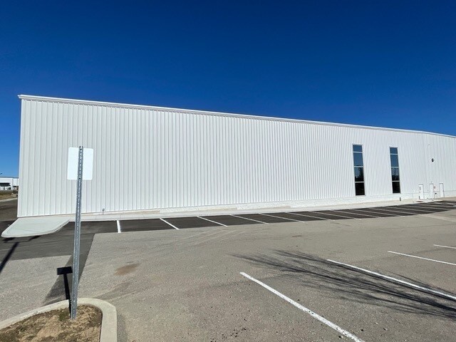 More Photos Of 71 Folsetter Dr, Paris Industrial For Lease