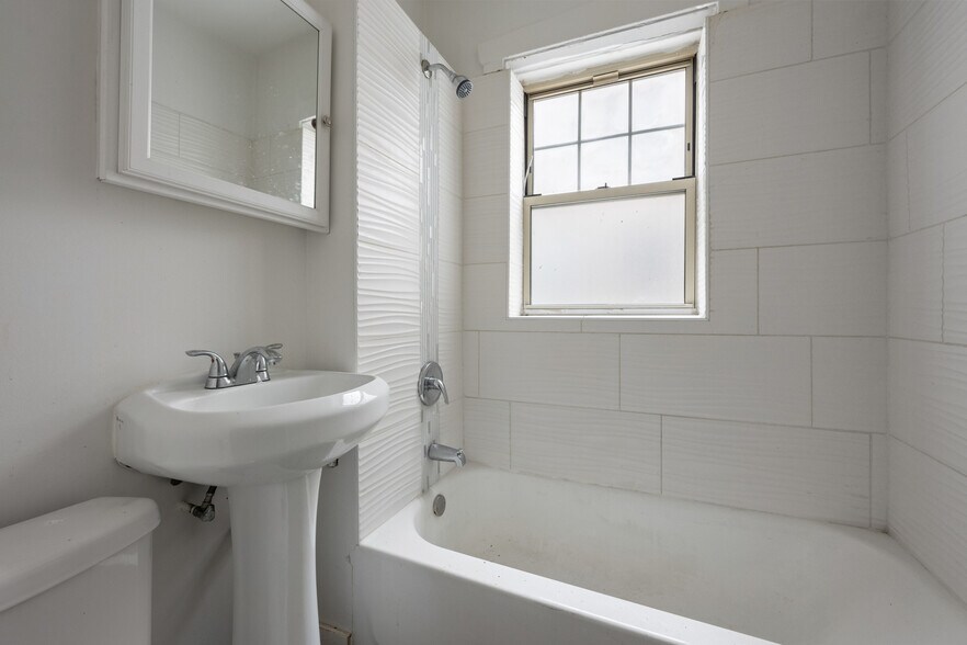 More Photos Of 6952-6958 S Paxton Ave, Chicago Apartments For Sale