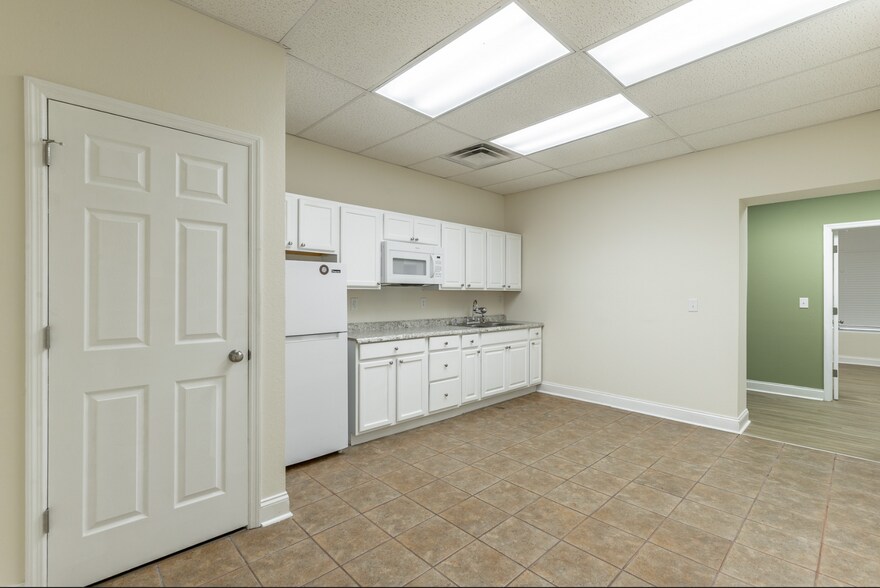 More Photos Of 403 Chickamauga Ave, Rossville Loft Creative Space For Lease