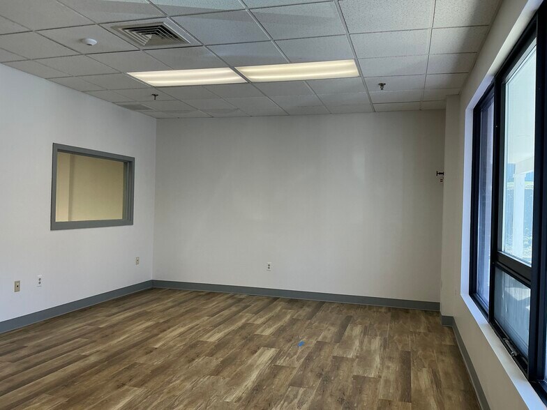 More Photos Of 2 Lakewood Rd, Waterbury Office For Lease