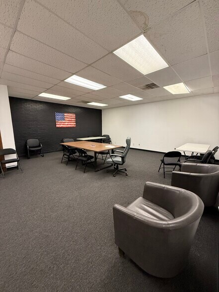 More Photos Of 414 W Taylor St, Hobbs Office For Lease