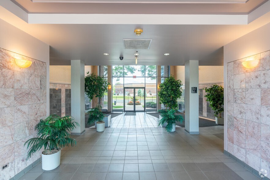 More Photos Of 1699 Wall St, Mount Prospect Office For Lease