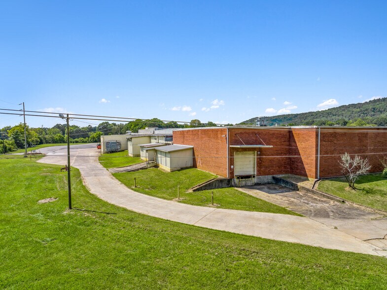 More Photos Of 715 E 2nd St, Stevenson Warehouse For Sale