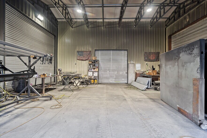 More Photos Of 4704 N College Rd, Castle Hayne Warehouse For Lease