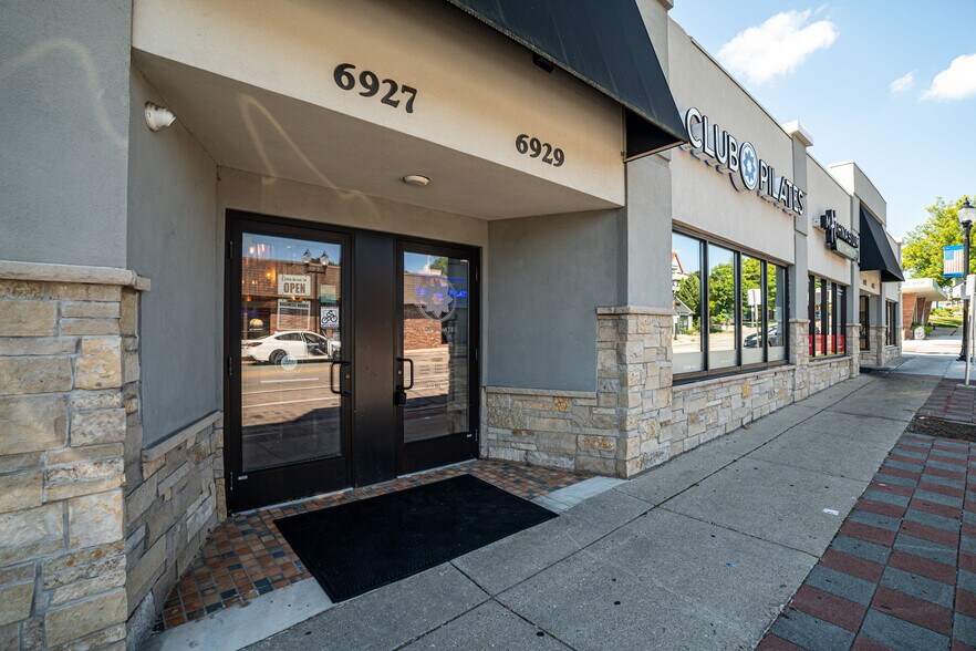 More Photos Of 2266 70th St, Wauwatosa Convenience Store For Lease