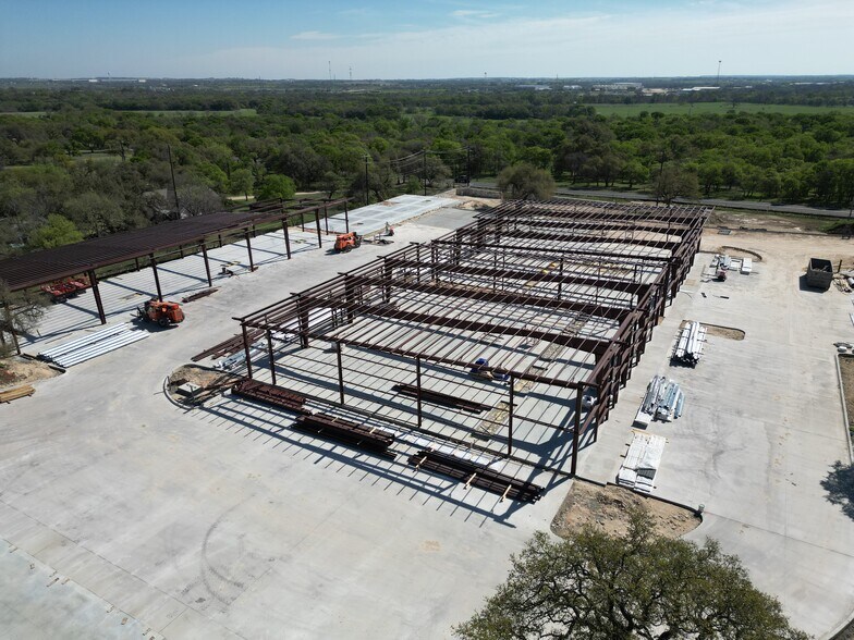 More Photos Of 7000 Airport Rd, Georgetown Flex For Lease