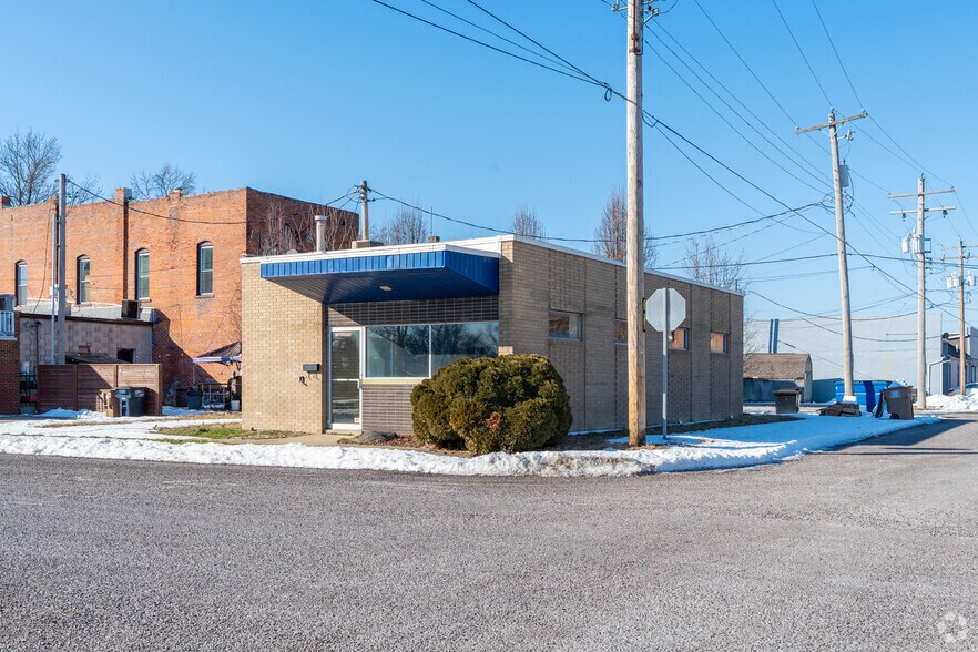 More Photos Of 515 N Monroe St, Litchfield Medical For Sale