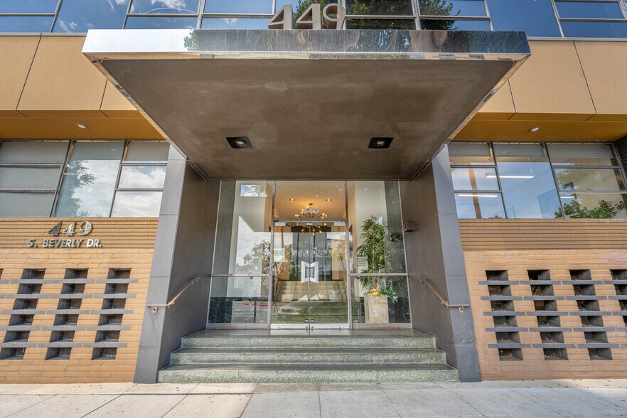 More Photos Of 449 S Beverly, Beverly Hills Office For Sale