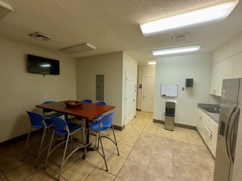 More Photos Of 511 Phyllis St, Pensacola Medical For Sale
