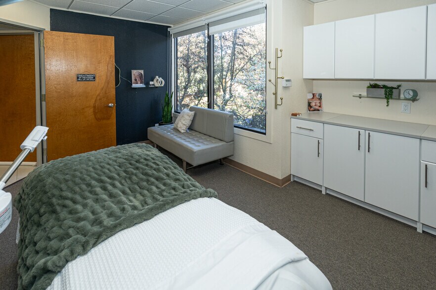 More Photos Of 24 Professional Center Pky, San Rafael Medical For Sale