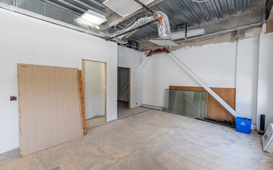 More Photos Of 308 W Rosemary St, Chapel Hill Office For Sale