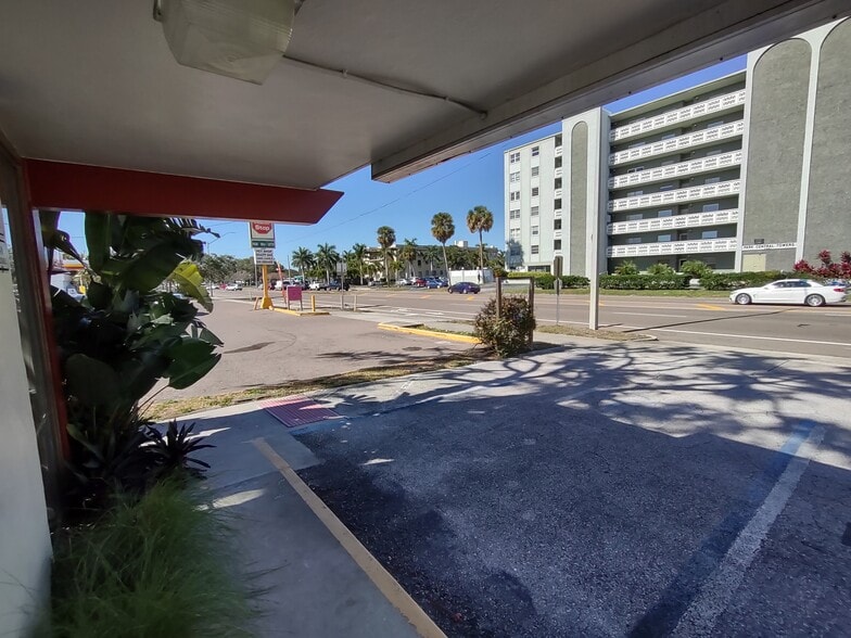 More Photos Of 7310-7316 Central Ave, Saint Petersburg General Retail For Lease
