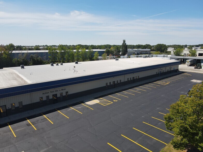 More Photos Of 1101-1119 Ashwaubenon St, Green Bay Service For Lease