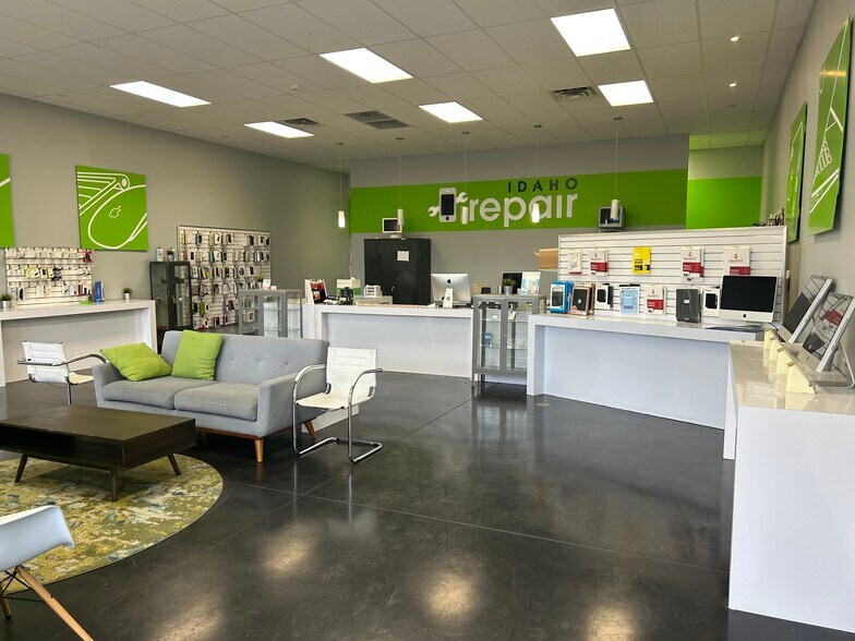 More Photos Of 2175 E Cinema Dr, Meridian Storefront For Lease