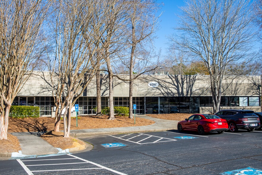 More Photos Of 3587 Parkway Ln, Peachtree Corners Light Distribution For Lease