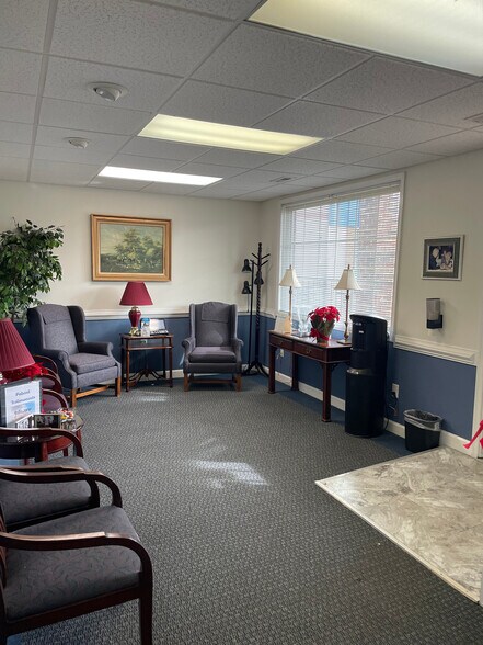 More Photos Of 727 J Clyde Morris Blvd, Newport News Office For Sale