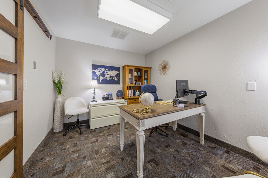 More Photos Of 152 E Pearl St, Owatonna Office For Sale