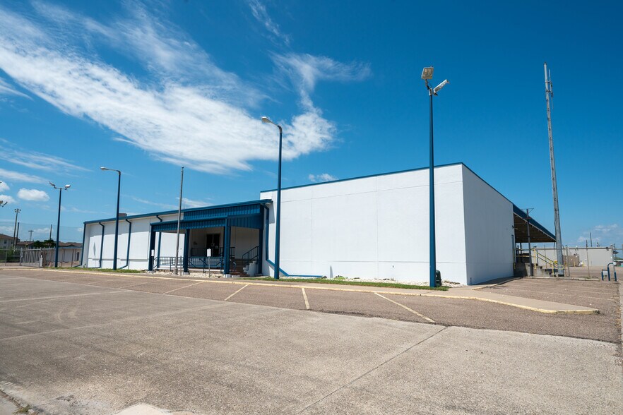 More Photos Of 2510 Lipan St, Corpus Christi Distribution For Sale