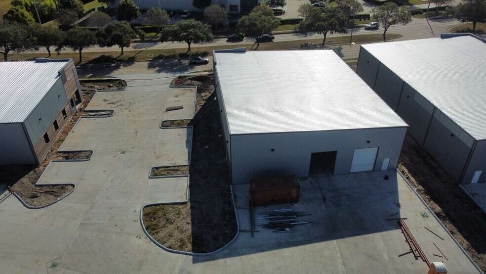 More Photos Of 13620 S Gessner Rd, Missouri City Warehouse For Lease
