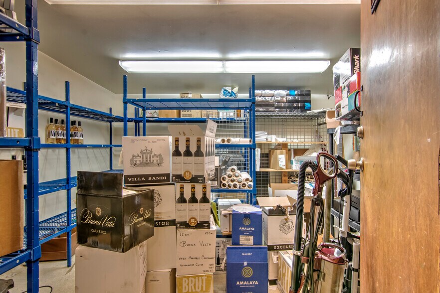 More Photos Of 54905 N Circle Dr, Idyllwild-Pine Cove Restaurant For Lease