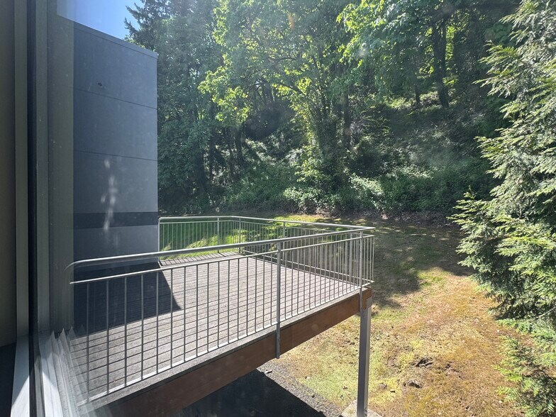 More Photos Of 3077 NW St Helens Rd, Portland Office For Lease