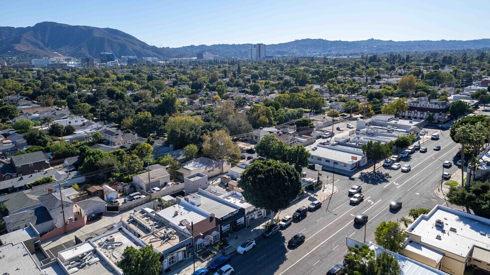 More Photos Of 2114 W Magnolia Blvd, Burbank Storefront For Sale