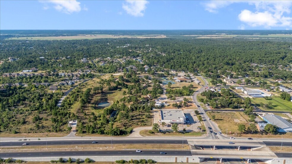 More Photos Of 141 Tahitian Dr, Bastrop Freestanding For Sale