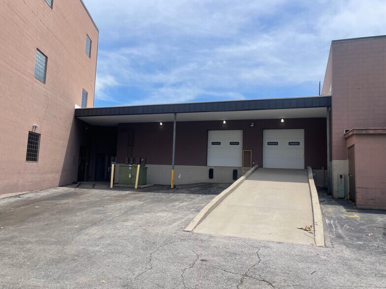 More Photos Of 17306 E US Highway 24, Independence Flex For Sale