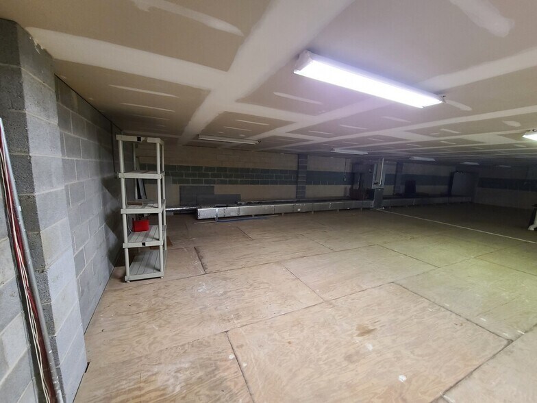 More Photos Of 3676 Crescent Ct E, Whitehall Warehouse For Lease