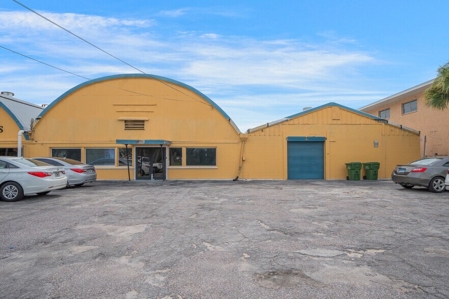 More Photos Of 1350 Central Ave, Sarasota Warehouse For Lease