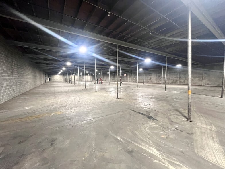 More Photos Of 100 W Parkwood St, Stanley Warehouse For Lease