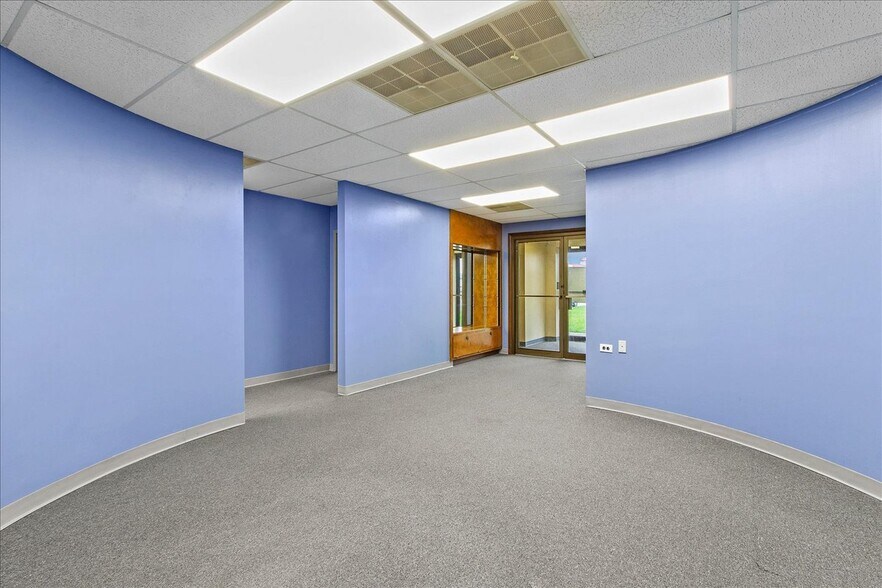 More Photos Of 6886 Wishart St, Huntsville Light Distribution For Lease