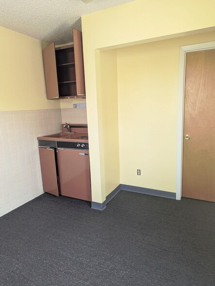 More Photos Of 1002-1008 W Abriendo Ave, Pueblo Office For Lease