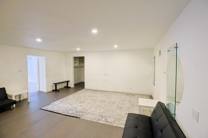 More Photos Of 908-910 N La Cienega Blvd, Los Angeles Storefront Retail Office For Sale