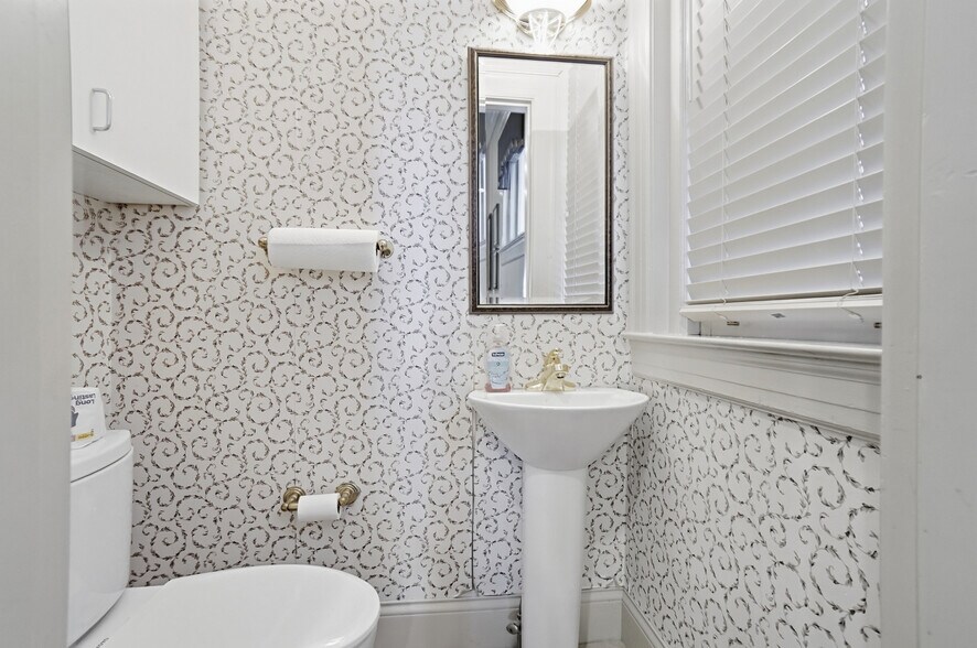 More Photos Of 2406 Auburn Ave, Cincinnati Office Residential For Sale