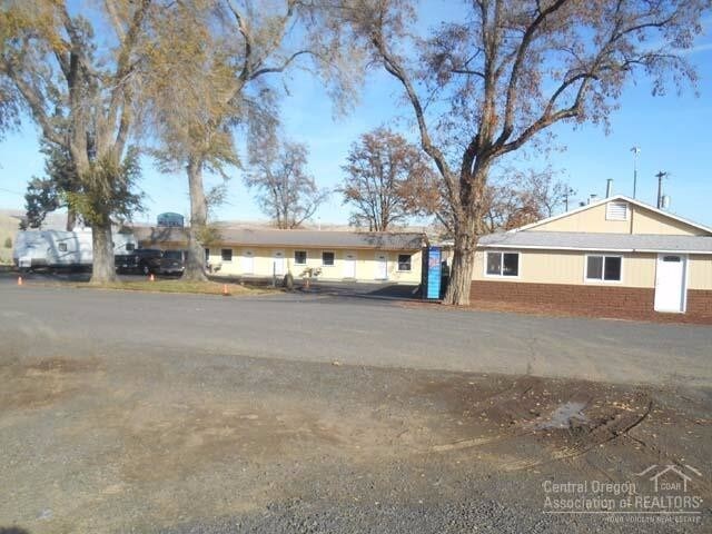 More Photos Of 616 Mill St, Maupin Hotel For Sale