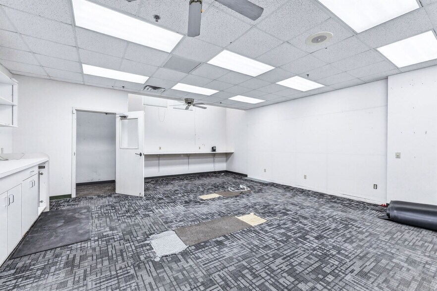 More Photos Of 29 S Chadbourne St, San Angelo Drugstore For Sale