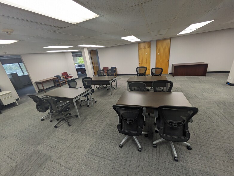 More Photos Of 20280 Governors Dr, Olympia Fields Unknown For Lease