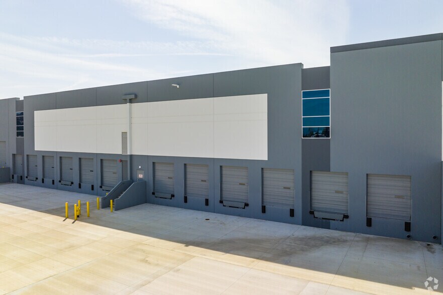 More Photos Of 15551 Boyle Ave, Fontana Distribution For Lease