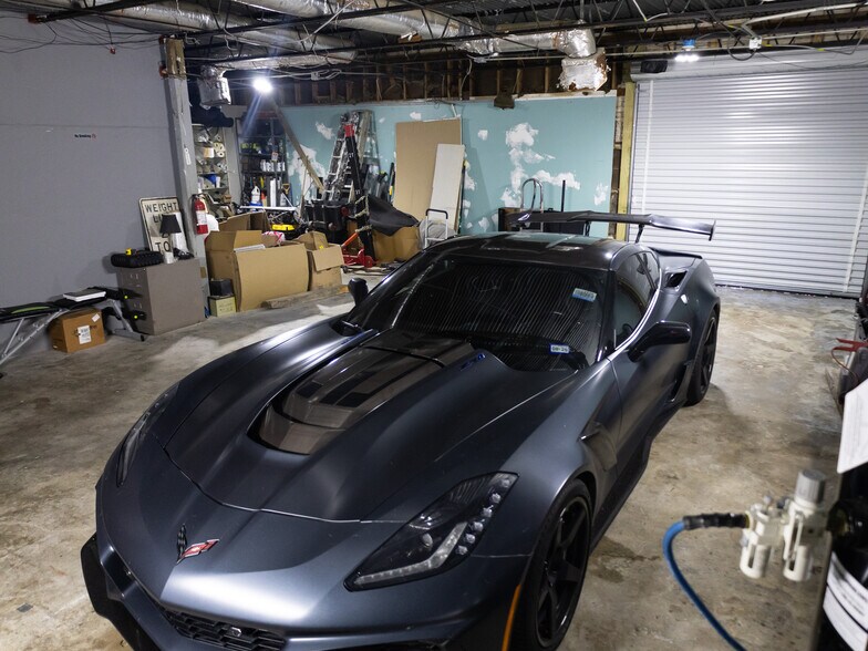 More Photos Of 16525 Market, Channelview Light Manufacturing For Sale