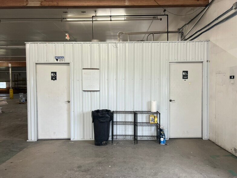 More Photos Of 1925 N Redding Ave, Windom Industrial For Lease