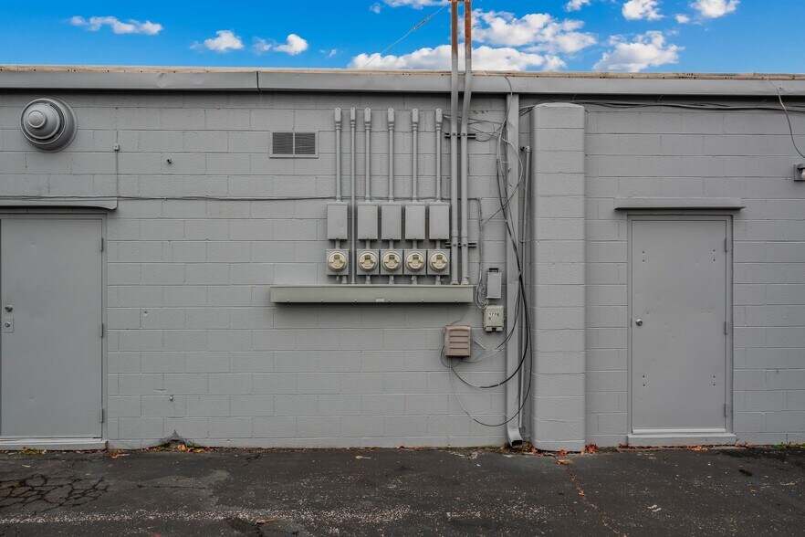 More Photos Of 1774 S Grant Ave, Springfield General Retail For Sale