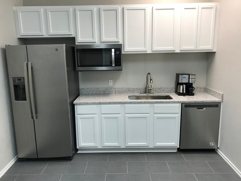 More Photos Of 4295 Kinsey Dr, Tyler Medical For Lease