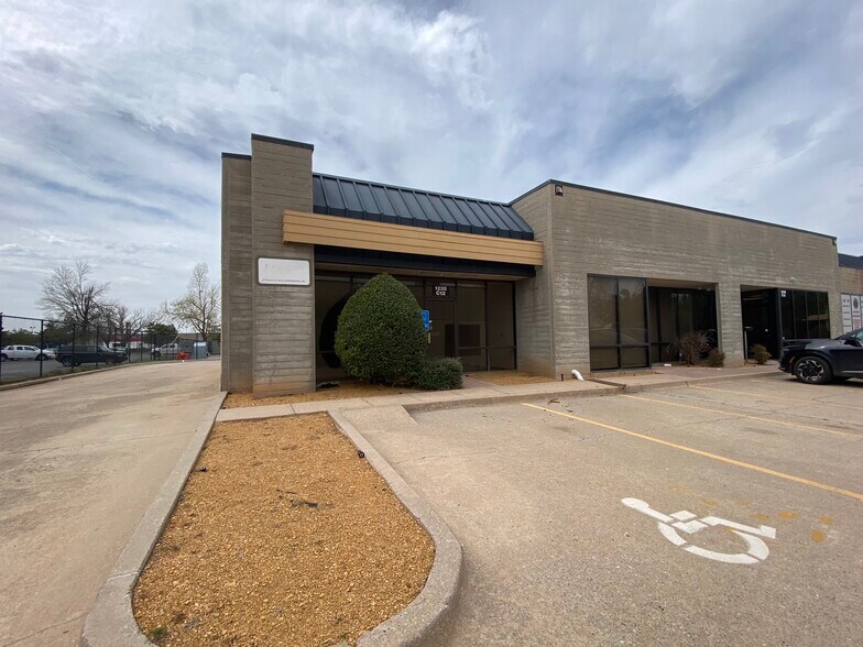 More Photos Of 1235 Sovereign Row, Oklahoma City Research And Development For Lease