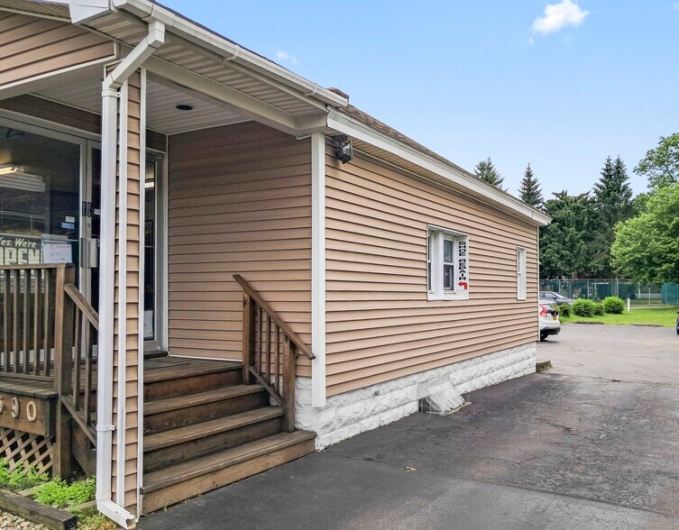 More Photos Of 2590 Western Ave, Village of Altamont Freestanding For Sale