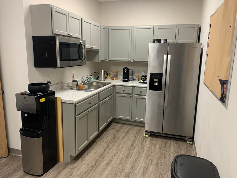 More Photos Of 16 N Greenbush Rd, Troy Freestanding For Lease