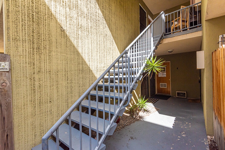 More Photos Of 635 N Beachwood Dr, Los Angeles Apartments For Sale